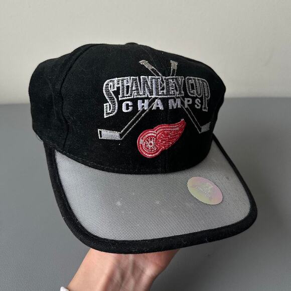 Vintage 1998 Detroit Red Wings Starter Stanley Cup NHL Hat - Picture 2 of 6